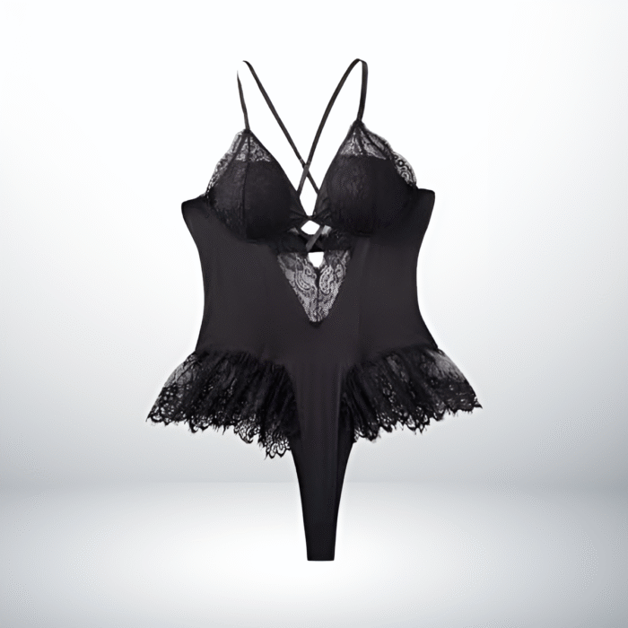 Body lingerie grande taille noir Linjury "Silhouette Envoûtante" avec dentelle et volants.